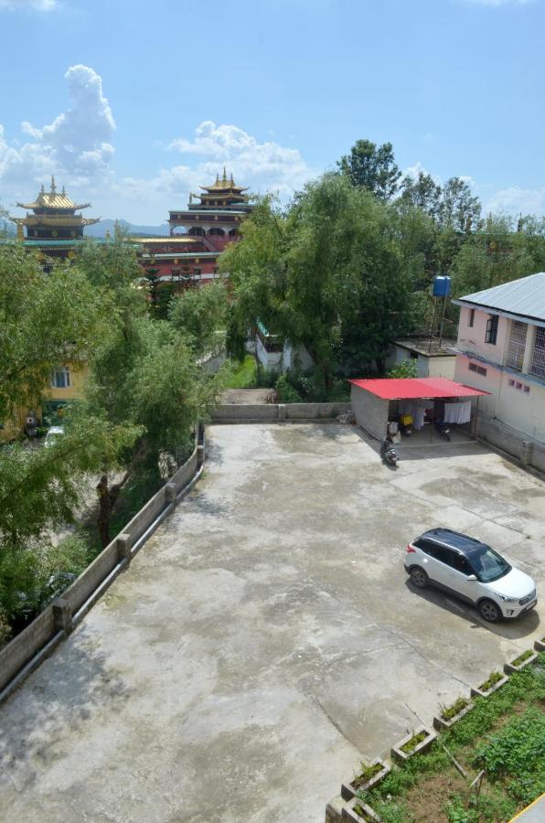 Zhim Zhim Guest House Bir  Luaran gambar